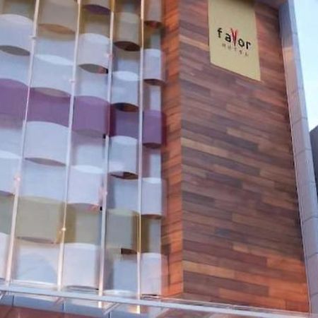 Favor Hotel Makassar City Center By Life Extérieur photo