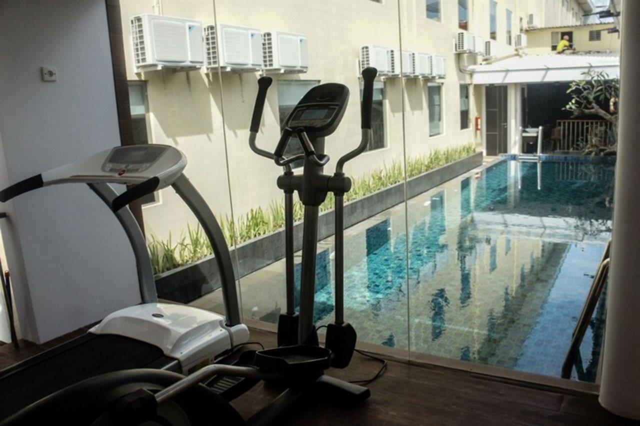 Favor Hotel Makassar City Center By Life Extérieur photo