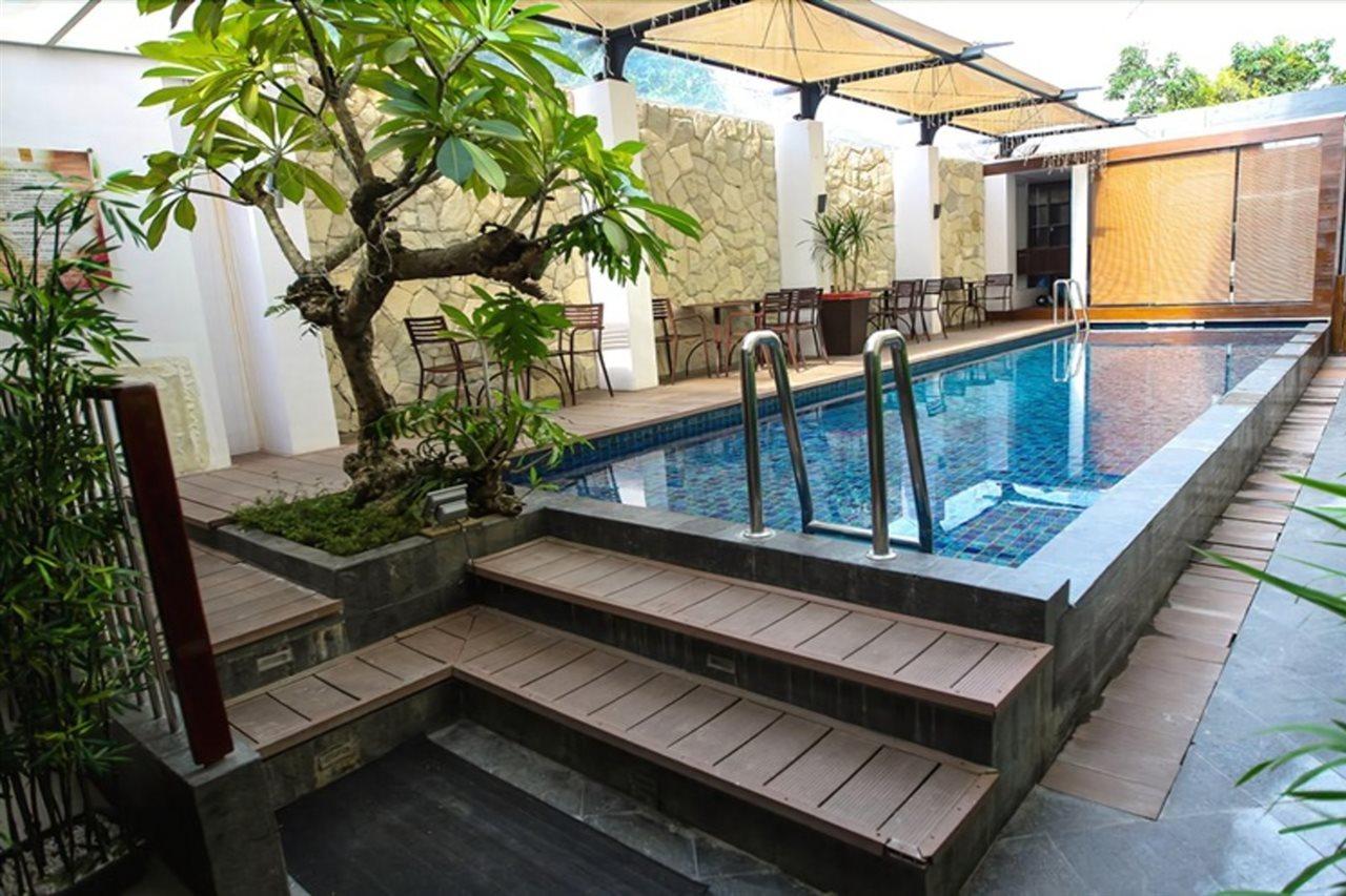 Favor Hotel Makassar City Center By Life Extérieur photo