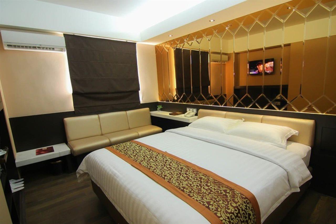 Favor Hotel Makassar City Center By Life Extérieur photo