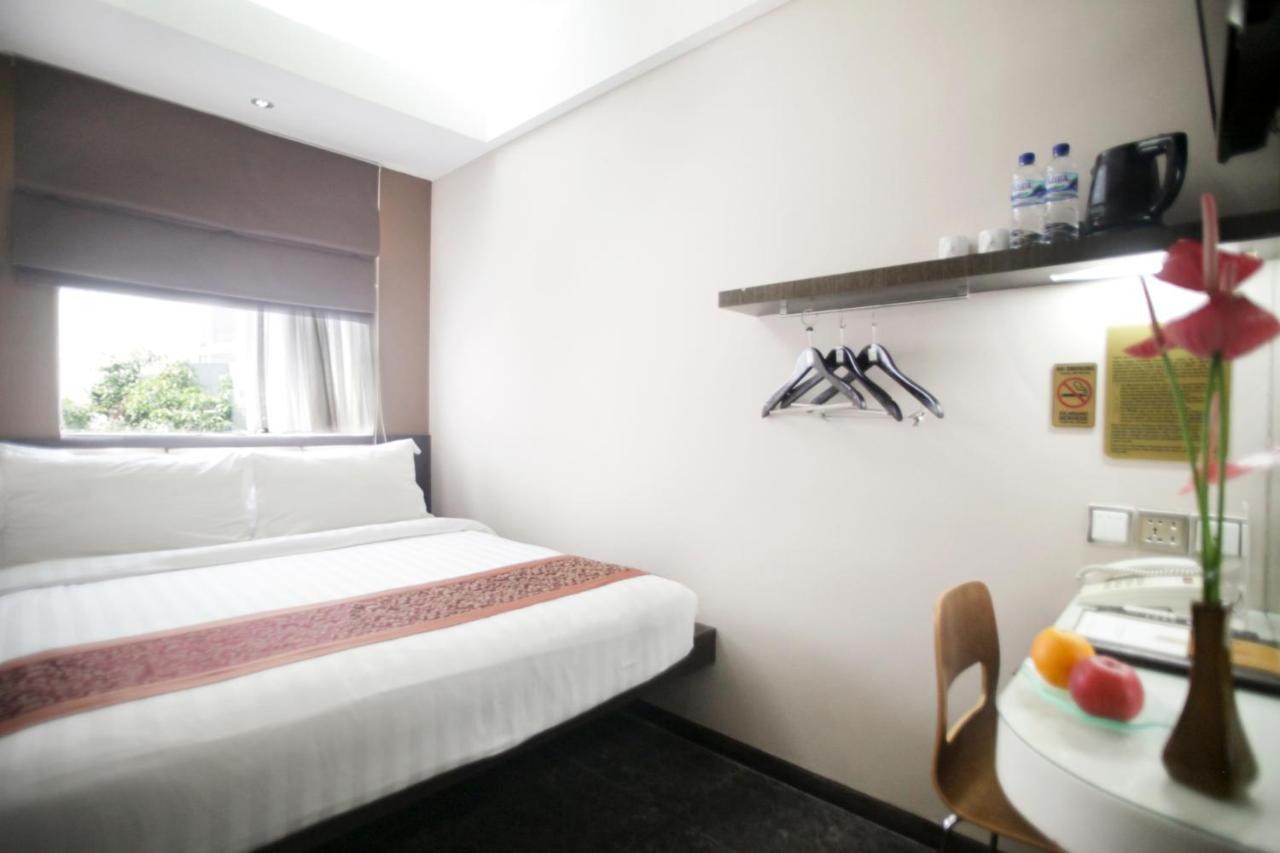 Favor Hotel Makassar City Center By Life Extérieur photo