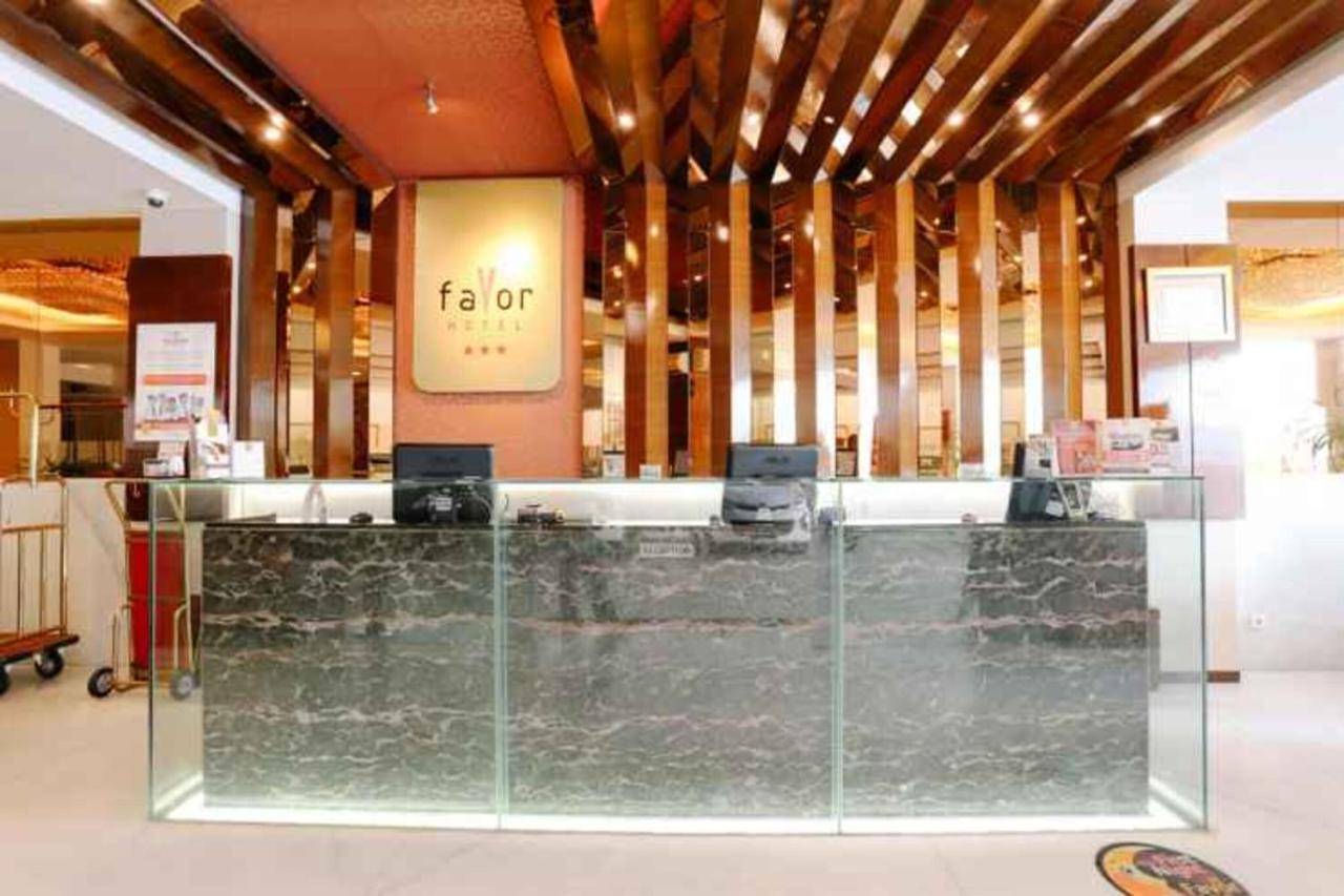 Favor Hotel Makassar City Center By Life Extérieur photo