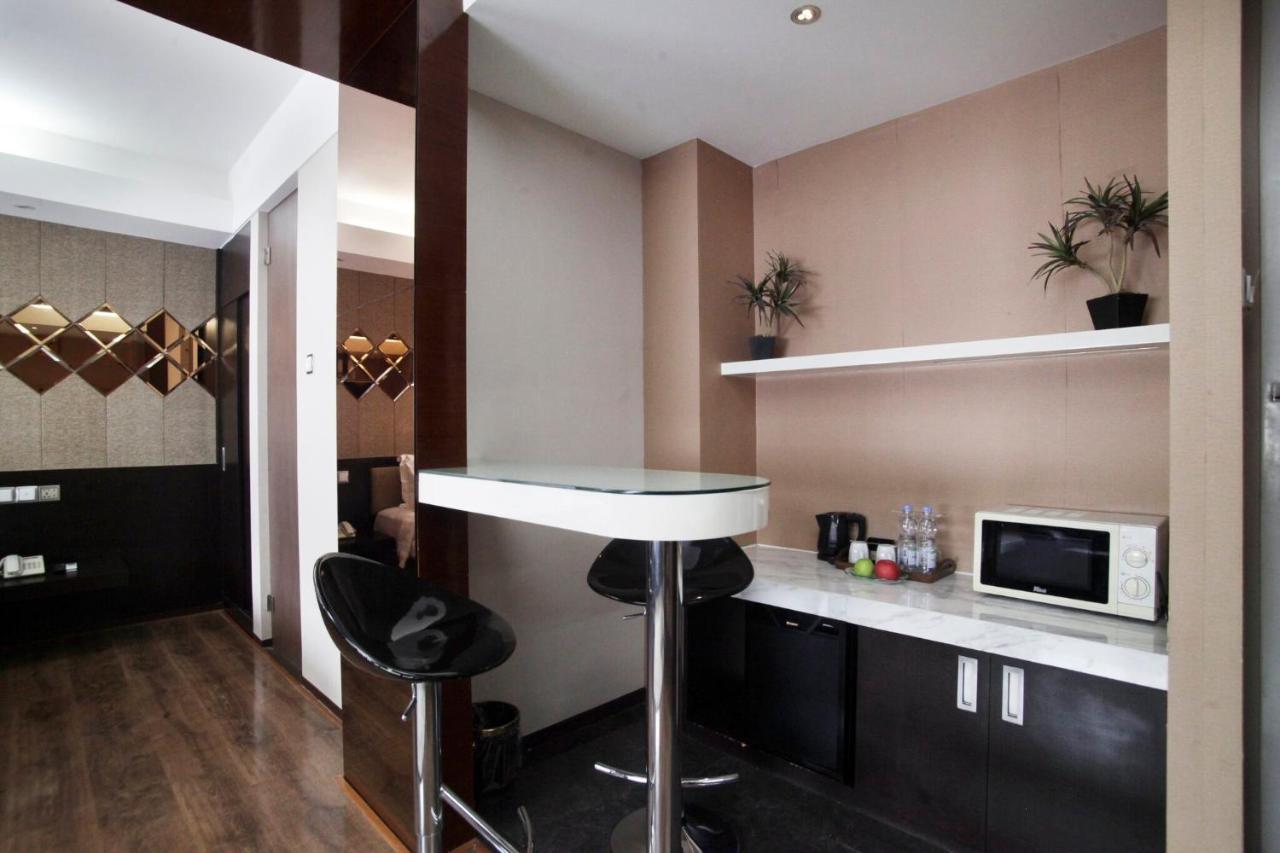 Favor Hotel Makassar City Center By Life Extérieur photo