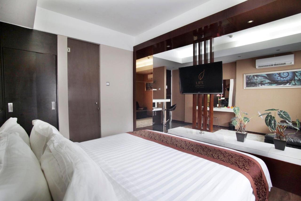 Favor Hotel Makassar City Center By Life Extérieur photo