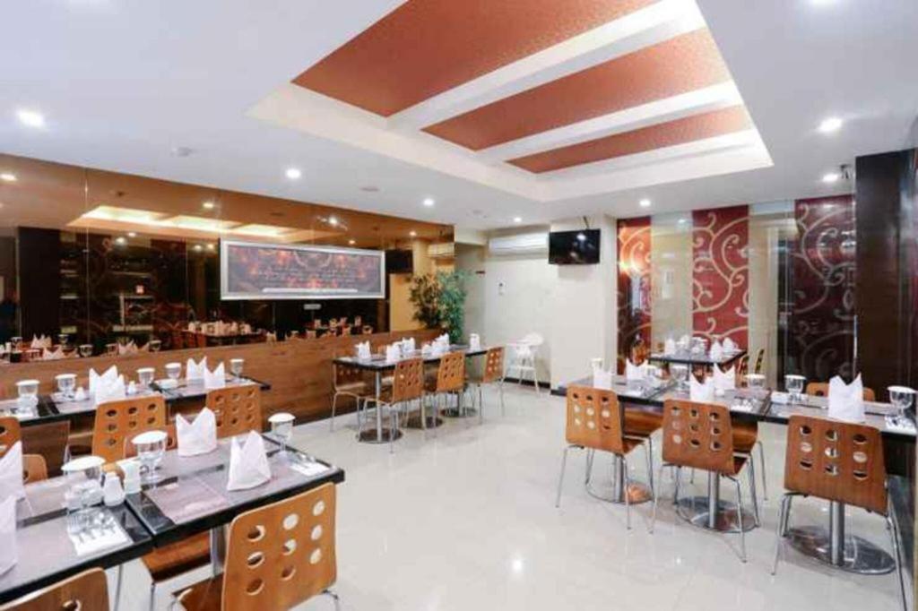 Favor Hotel Makassar City Center By Life Extérieur photo
