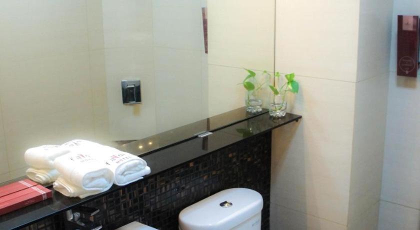 Favor Hotel Makassar City Center By Life Extérieur photo