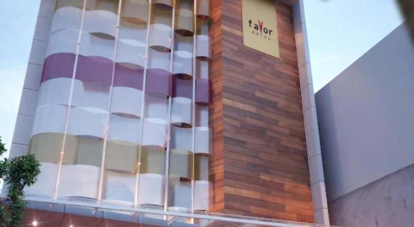 Favor Hotel Makassar City Center By Life Extérieur photo