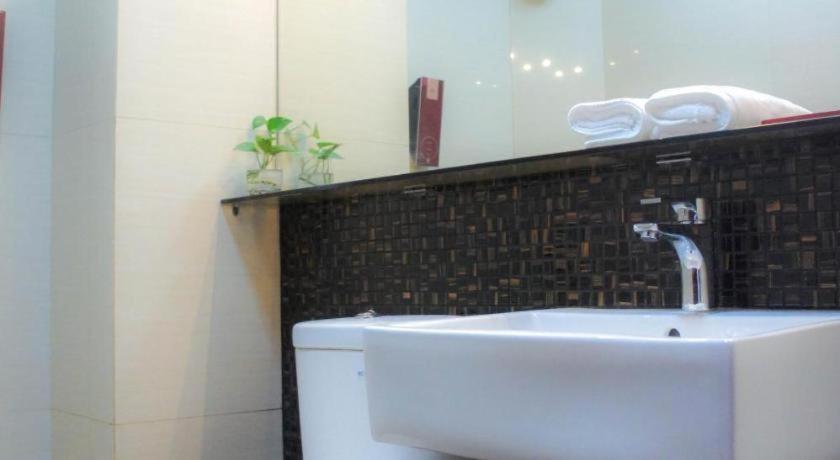Favor Hotel Makassar City Center By Life Extérieur photo