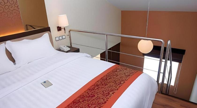 Favor Hotel Makassar City Center By Life Extérieur photo