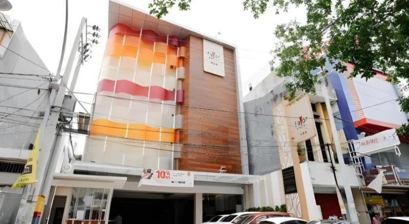 Favor Hotel Makassar City Center By Life Extérieur photo