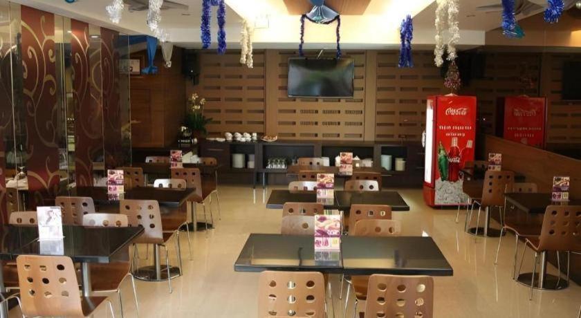 Favor Hotel Makassar City Center By Life Extérieur photo