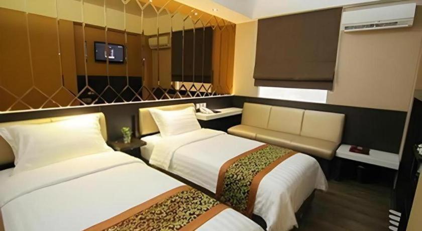 Favor Hotel Makassar City Center By Life Extérieur photo
