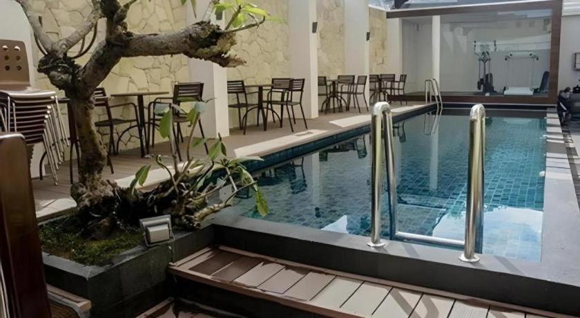 Favor Hotel Makassar City Center By Life Extérieur photo
