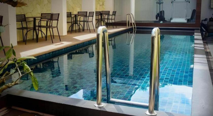 Favor Hotel Makassar City Center By Life Extérieur photo