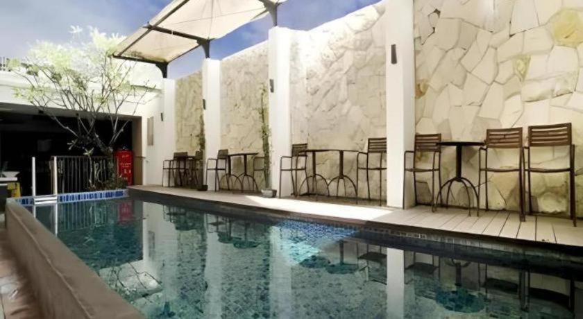 Favor Hotel Makassar City Center By Life Extérieur photo