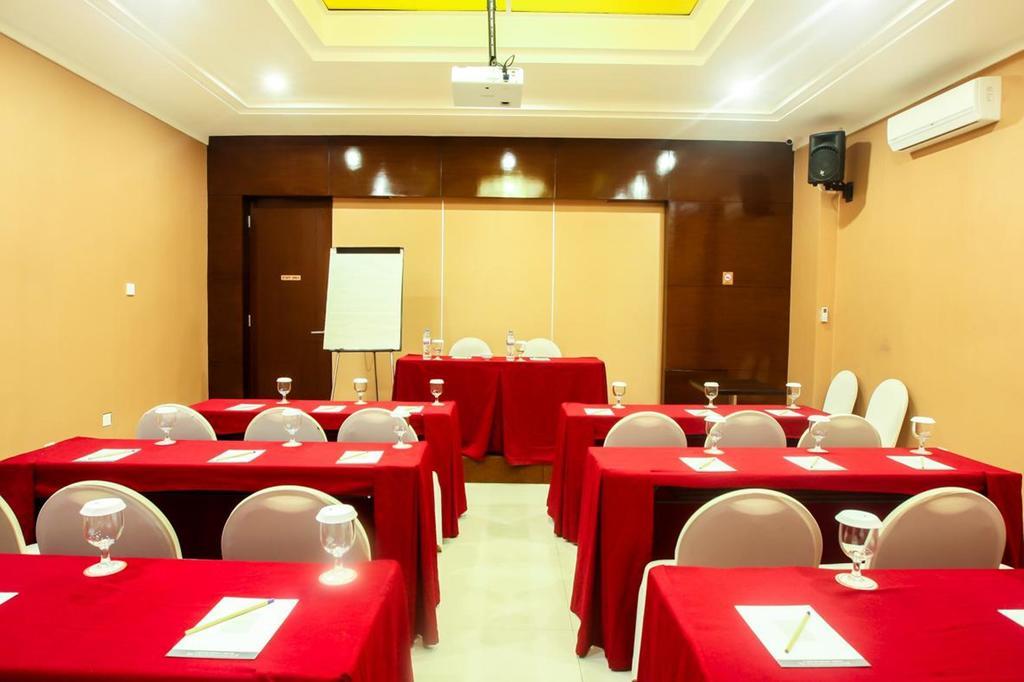 Favor Hotel Makassar City Center By Life Extérieur photo