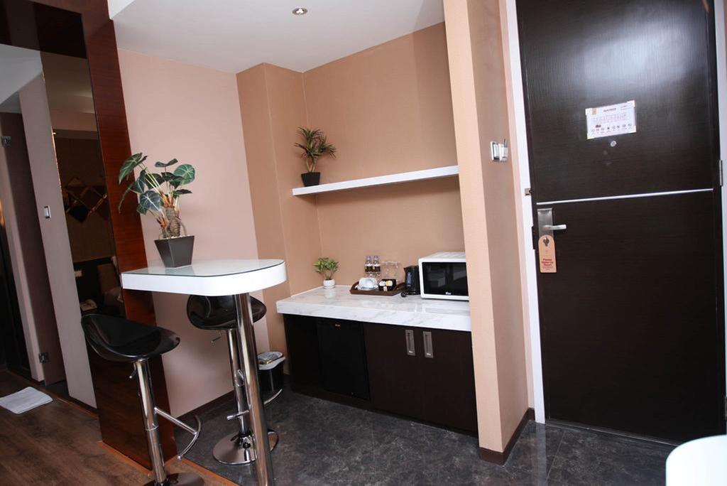 Favor Hotel Makassar City Center By Life Extérieur photo