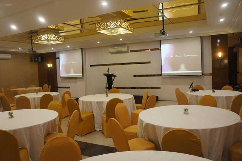 Favor Hotel Makassar City Center By Life Extérieur photo