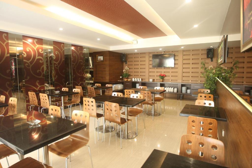 Favor Hotel Makassar City Center By Life Extérieur photo