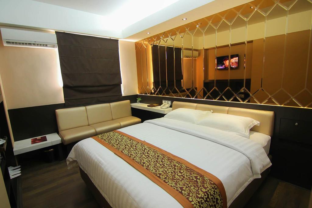 Favor Hotel Makassar City Center By Life Chambre photo