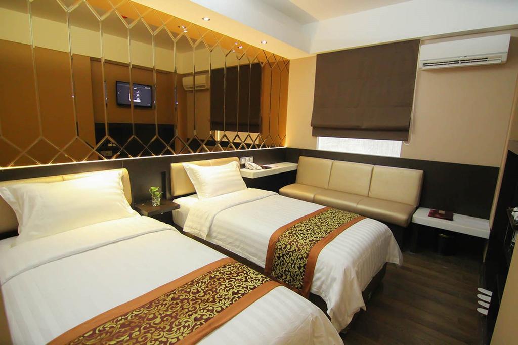 Favor Hotel Makassar City Center By Life Chambre photo