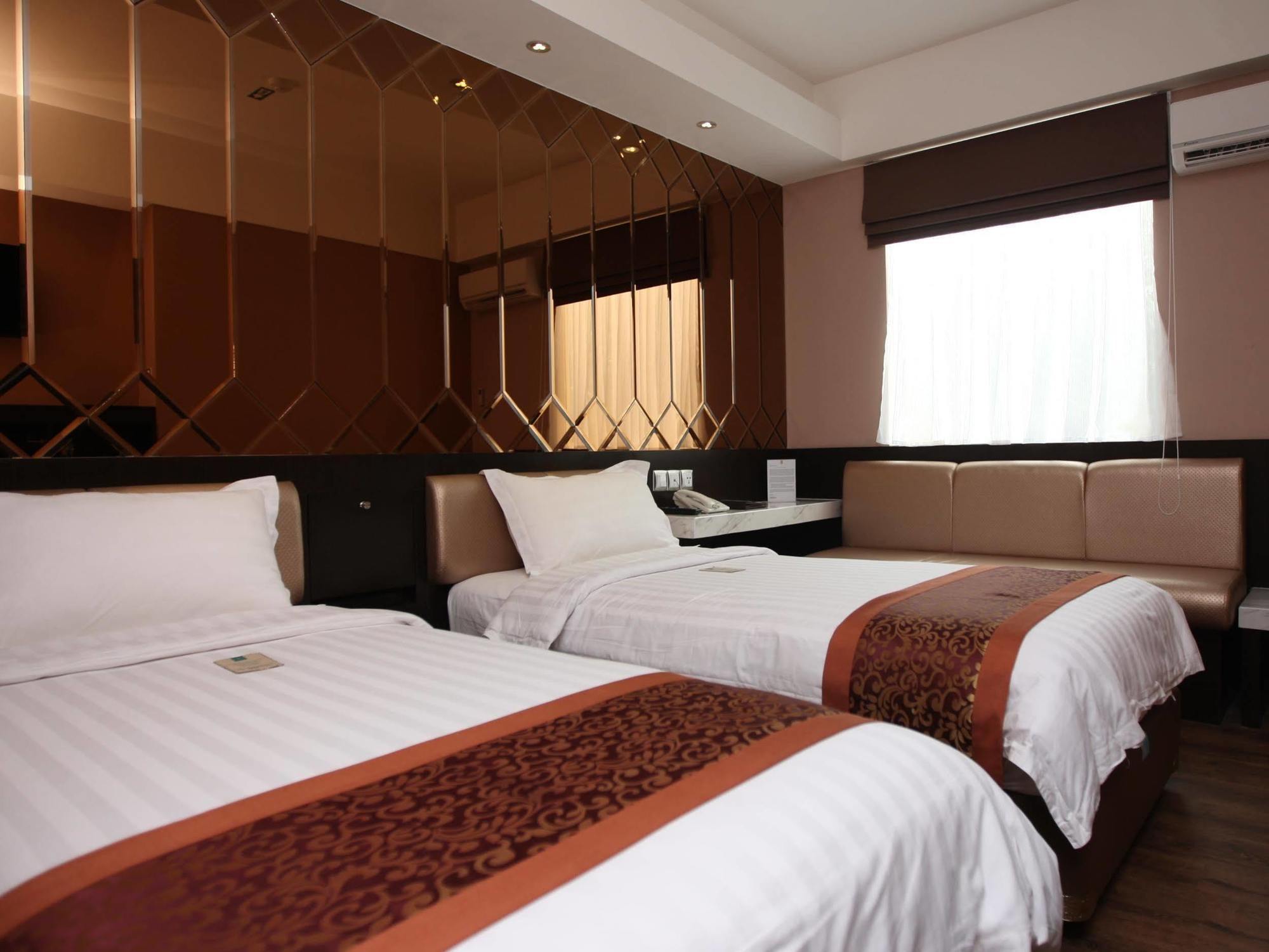 Favor Hotel Makassar City Center By Life Extérieur photo