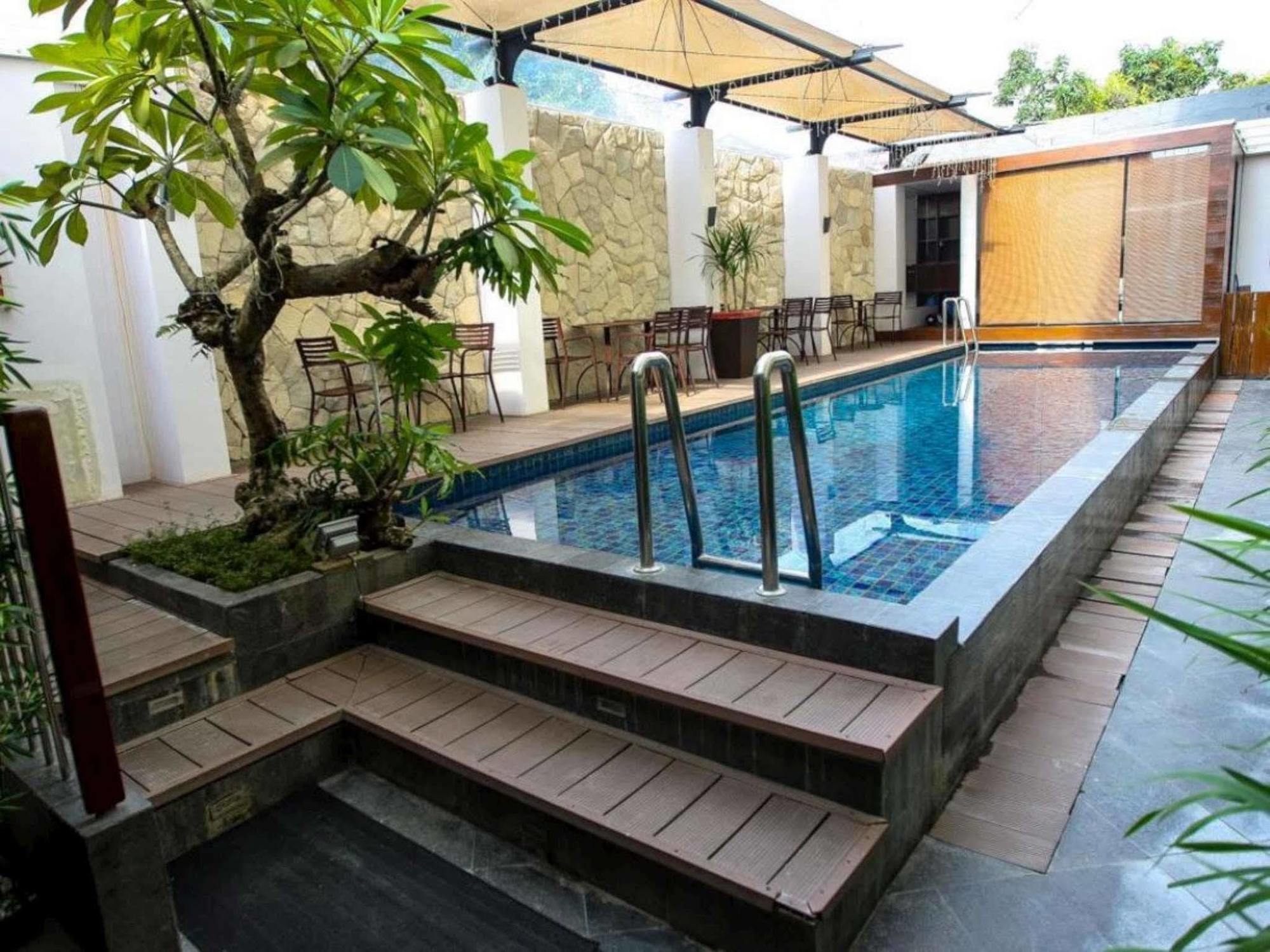 Favor Hotel Makassar City Center By Life Extérieur photo