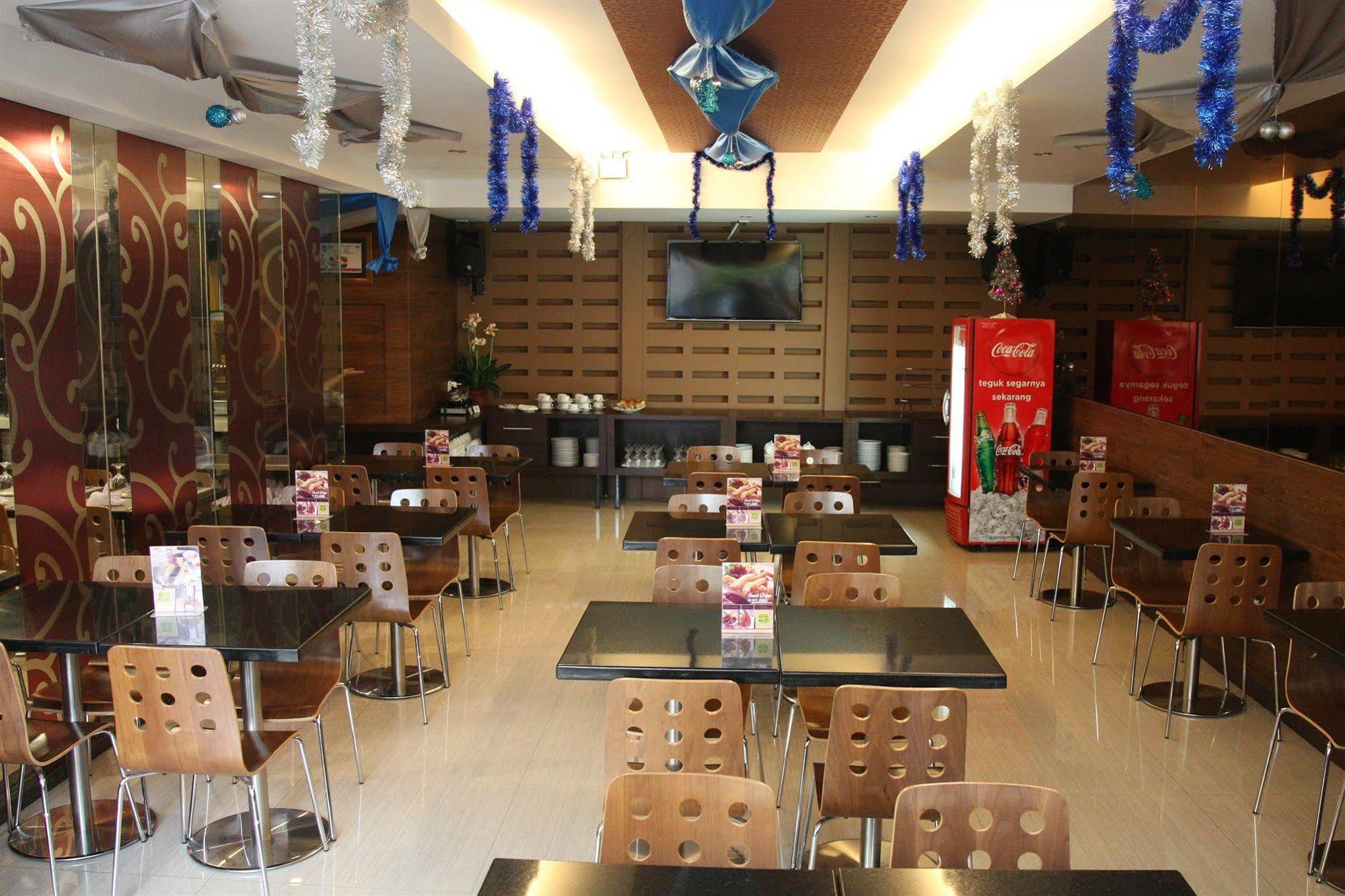 Favor Hotel Makassar City Center By Life Extérieur photo