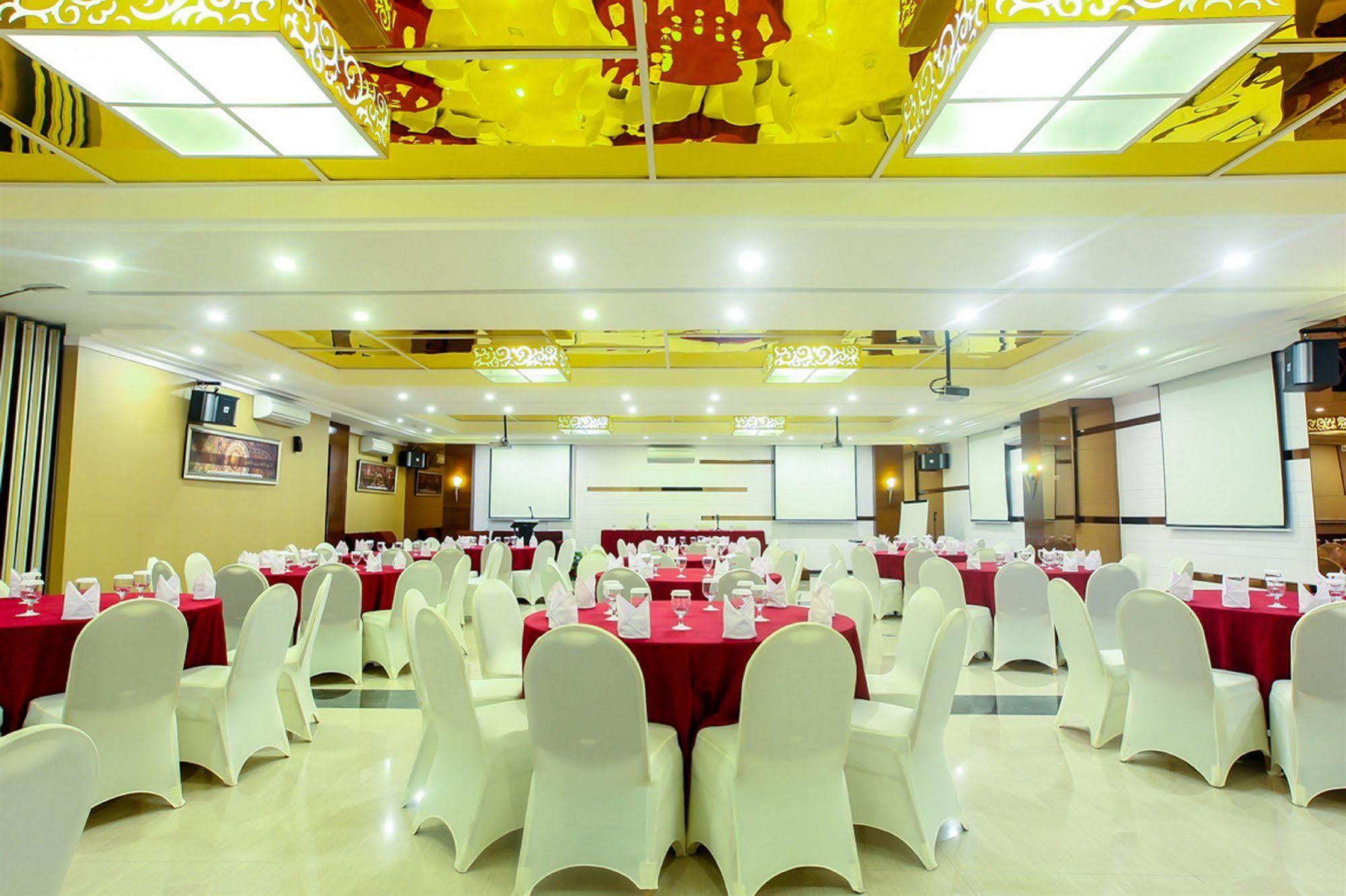 Favor Hotel Makassar City Center By Life Extérieur photo