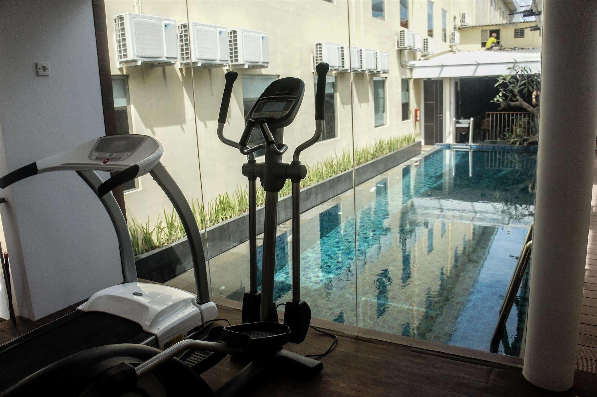 Favor Hotel Makassar City Center By Life Extérieur photo